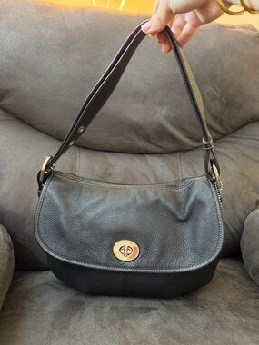 Coach F15713 Pebble Leather Bag Shoulder Crossbody Black Turn Lock Y2K